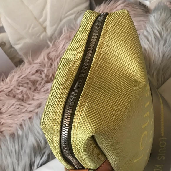 Louis Vuitton LV Cup 2000 Weatherly Yellow Shoulder Bag - Picture 13 of 17